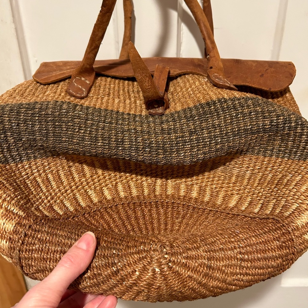 Cute boho woven bag with leather accents - Picture 9 of 12